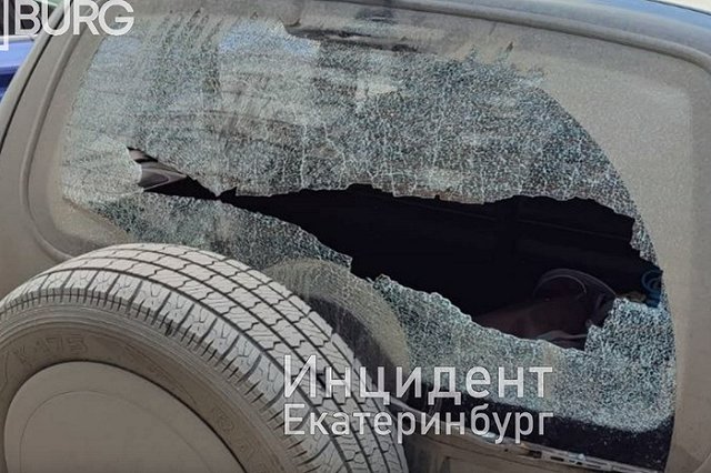 На Уктусе неизвестные обстреляли во дворе автомобиль