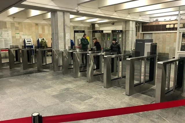 В метро Екатеринбурга придумали способы борьбы с толпами в час пик