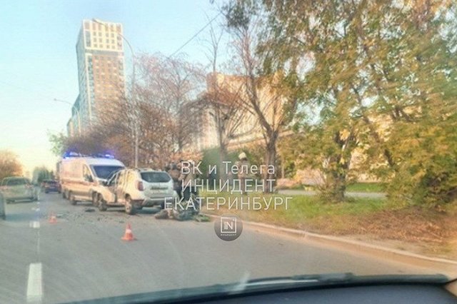 В Екатеринбурге образовалась огромная пробка из-за аварии с мотоциклистом