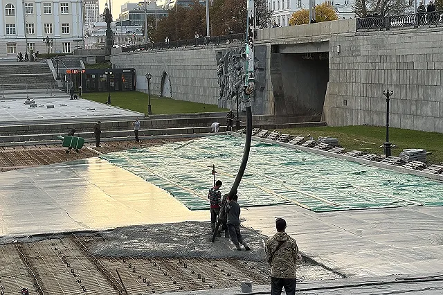 Стало известно, почему в Екатеринбурге постоянно перекладывают плитку