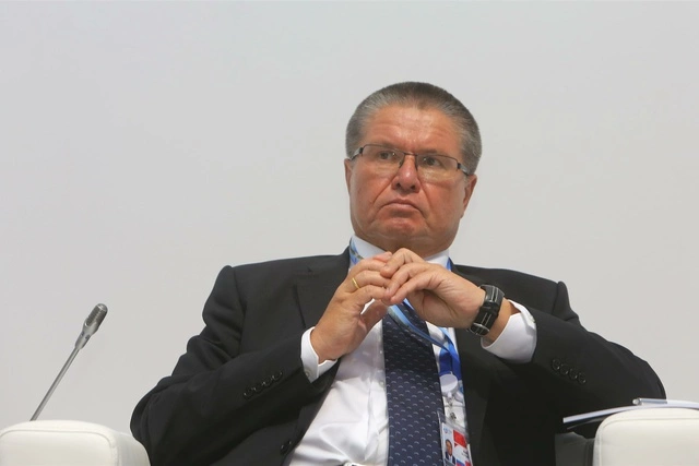 Улюкаев опубликовал в Сети свои стихи: «Пусть повезет, по крайности с рублями»