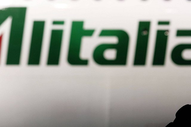 Итальянский пилот хотел разбить самолет с 200 пассажирами из-за ссоры с женой