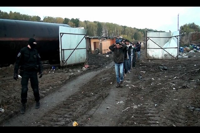 «ФМС» и ОМОН навестили мигрантов, работающих на свалке под Верхней Пышмой