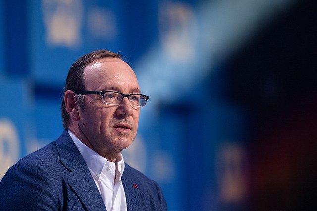 Участник съемок «Карточного домика» обвинил Кевина Спейси в расизме