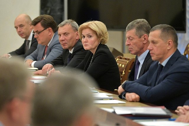 Медведев поставил нефтяникам ультиматум из-за цен на бензин