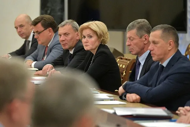 Медведев поставил нефтяникам ультиматум из-за цен на бензин