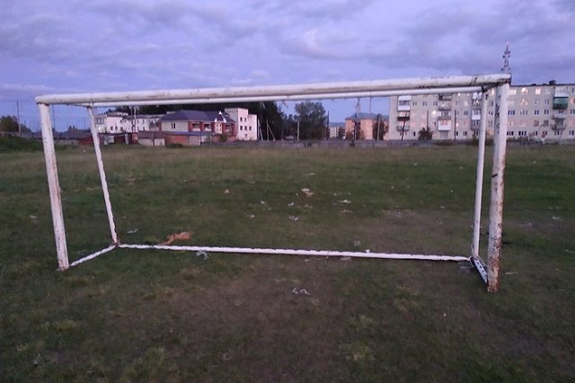 В Ивделе погиб подросток, на которого упали футбольные ворота