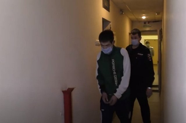 Свердловский детдомовец до полусмерти избил таксистку, чтобы угнать машину