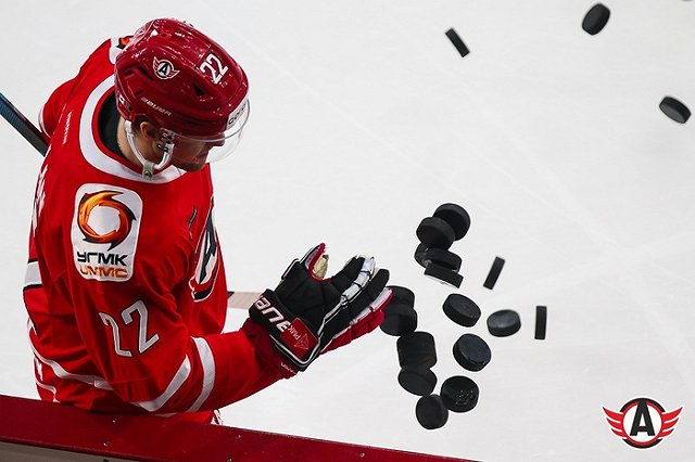 «Автомобилист» проиграл «Ак Барсу» и потерпел четвертое поражение подряд