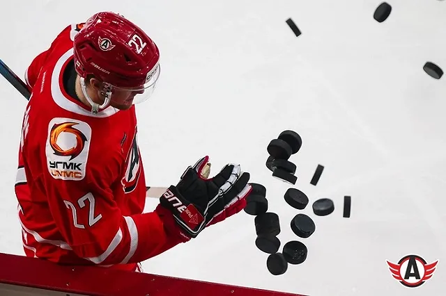 «Автомобилист» проиграл «Ак Барсу» и потерпел четвертое поражение подряд