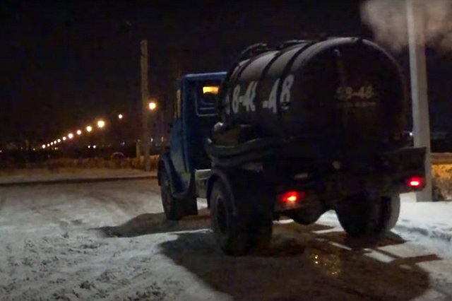 На ЕКАД ассенизаторская машина снесла легковушку