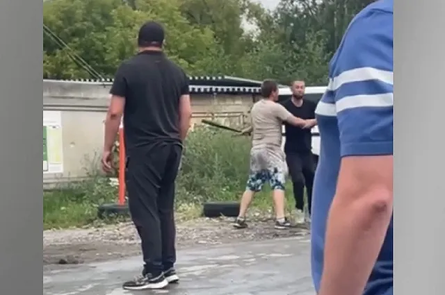 Екатеринбуржец устроил ДТП, а после начал угрожать свидетелям и другим участникам аварии