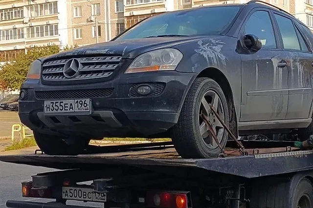 В Екатеринбурге «арестовали» Mercedes, владелец которого накопил штрафов на 400 тысяч