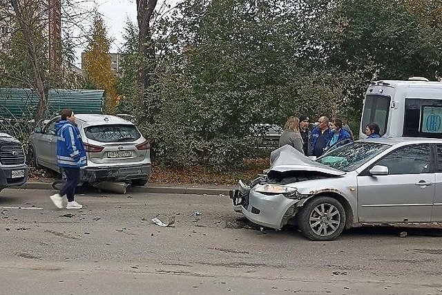 В Пионерском из-за аварии остановилось движение на целой улице