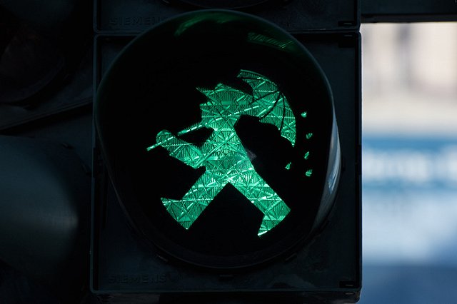 Светофоры Екатеринбурга при приближении трамвая начнут переключаться на зеленый