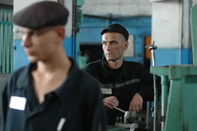 Из свердловской колонии сбежал заключенный