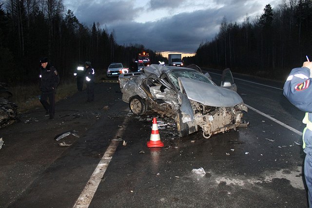 В страшном ДТП под Екатеринбургом погибли четыре человека