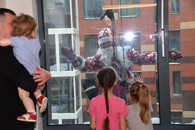 Девочку, живущую в перинатальном центре, до сих пор не забрали домой