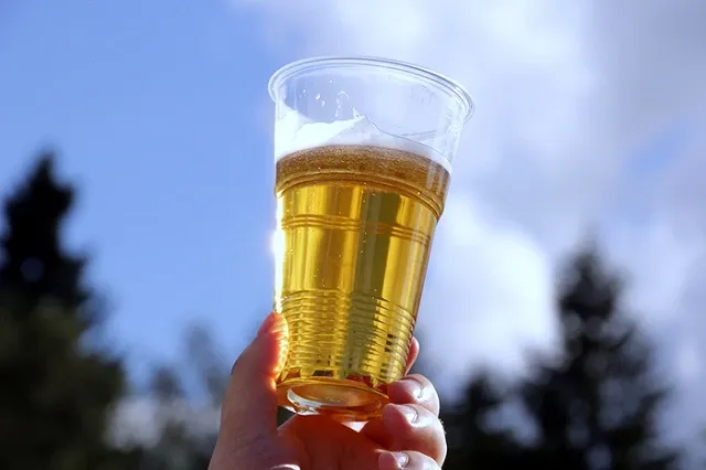 После снятия режима самоизоляции россияне могут начать больше пить