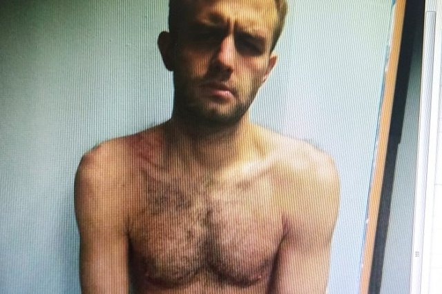 В Екатеринбурге наркоман похитил телевизор из квартиры, пока его хозяин менял окна