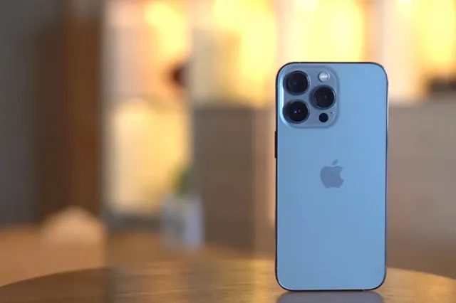 Екатеринбурженка не может вернуть 160 тысяч рублей за возврат iPhone