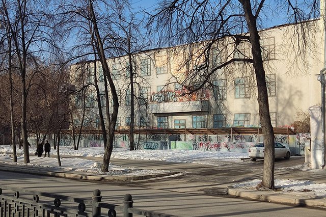 В центре Екатеринбурга выставили на продажу здание-памятник без крыши
