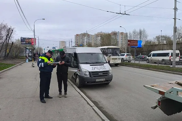 Автобус, которым управлял водитель без прав, остановили в Екатеринбурге