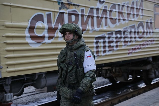 Сегодня на вокзале показали трофейное оружие, захваченное у сирийских боевиков
