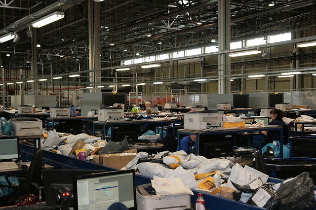 В Роспотребнадзоре прокомментировали возможность заразиться коронавирусом через посылки