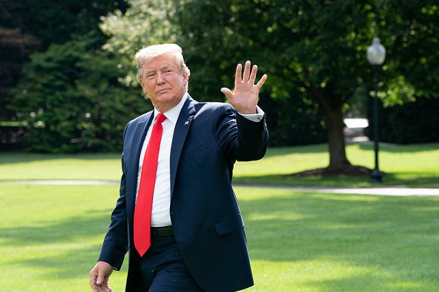 Дональд Трамп поглумился над своими противниками после отмены процедуры импичмента