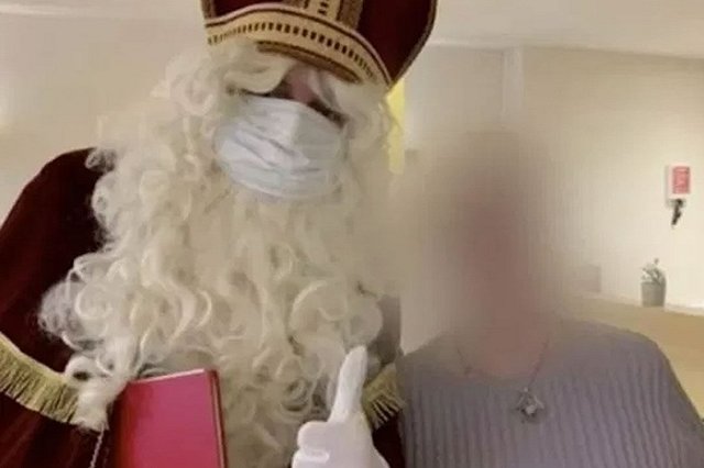 В доме престарелых 18 человек погибли от коронавируса из-за выступления аниматора