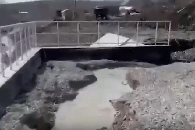 В Свердловской области разваливается дамба, отремонтированная несколько месяцев назад за 37 млн