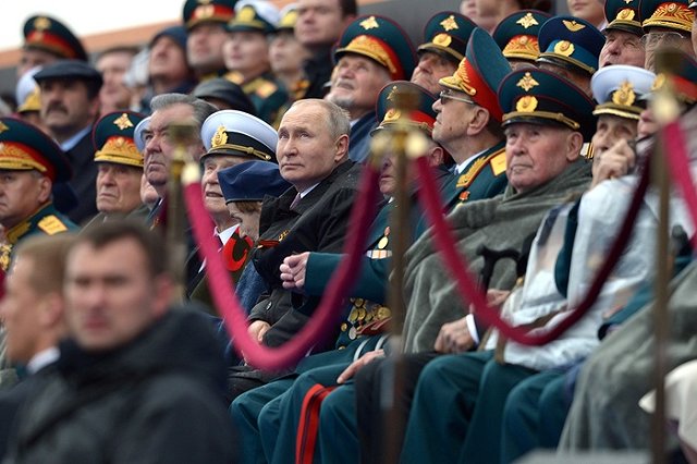 Полиция задержала телефонных мошенников, заставивших ветерана ВОВ перевести им 400 тыс. рублей