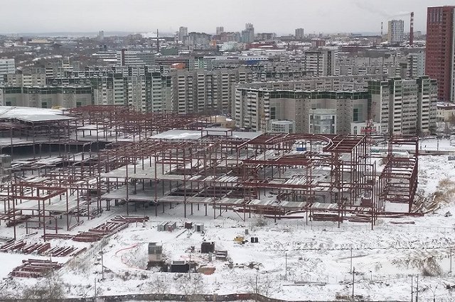 Из-за застройщика «Золотого» автовокзала екатеринбуржцу разбило иномарку