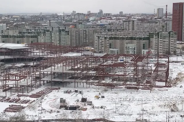 Из-за застройщика «Золотого» автовокзала екатеринбуржцу разбило иномарку