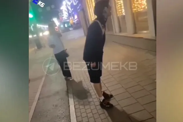 В Екатеринбурге подросток набросился на охранника KFC