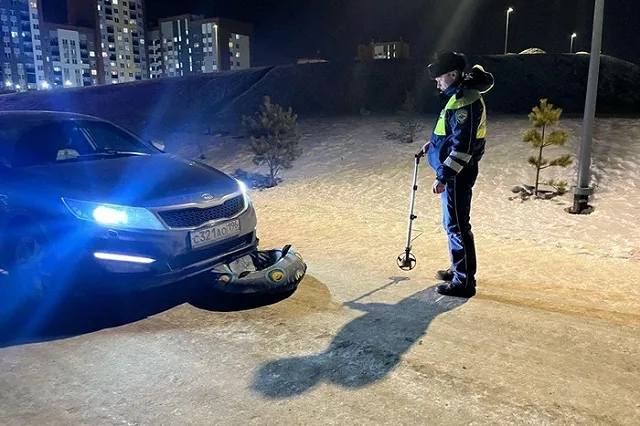 В Академическом две 8-летние девочки катались на тюбинге и попали под машину