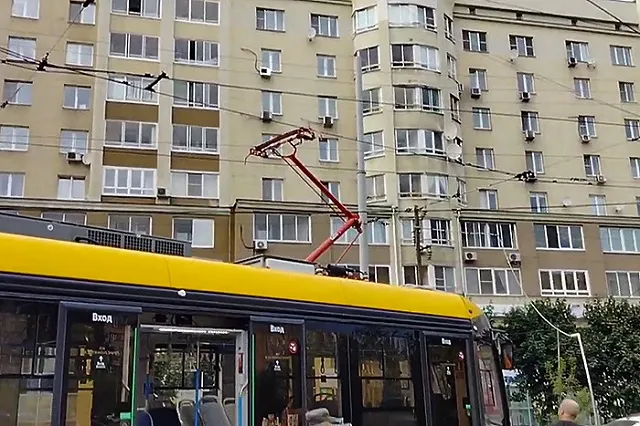 Стали известны пикантные подробности «ЧП» с вставшим на ВИЗе пятисекционным трамваем