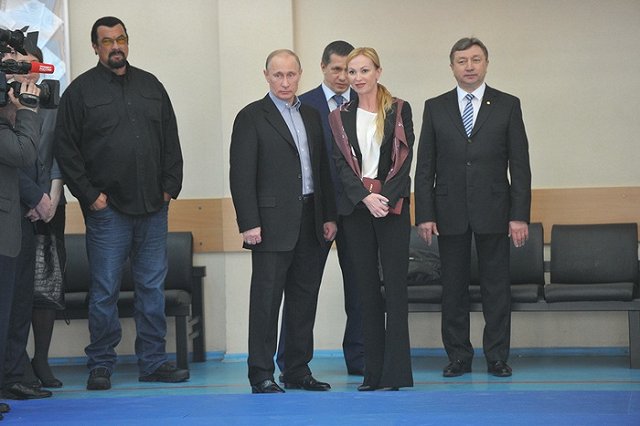 СМИ: Путин предлагал Обаме сделать Стивена Сигала почетным консулом России в США