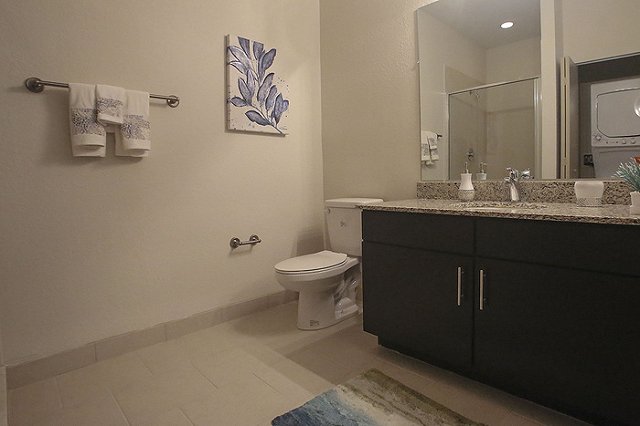 Екатеринбурженка взыскала с коммунальщиков 235 тысяч рублей за фонтан кипятка