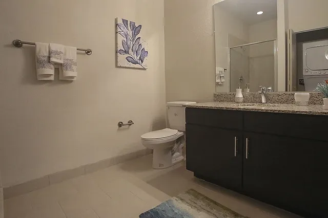 Екатеринбурженка взыскала с коммунальщиков 235 тысяч рублей за фонтан кипятка