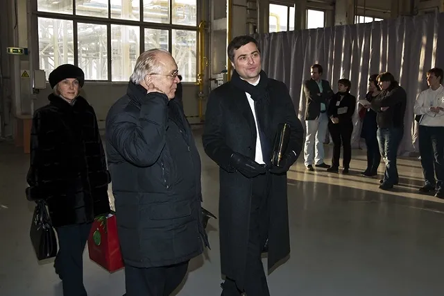 Сурков прокомментировал свои странные фотографии