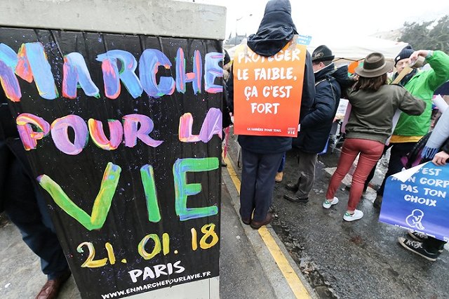 Пенсионная реформа разбудила людоедов? В России предложили узаконить эвтаназию