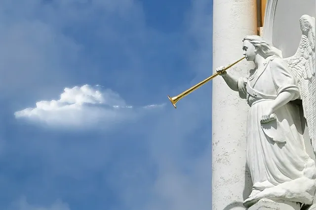 На стене серовского роддома установили памятную доску акушерке, скончавшейся от коронавируса