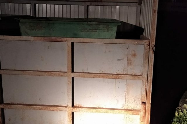 В Свердловской области на ребенка рухнула стена контейнерной площадки