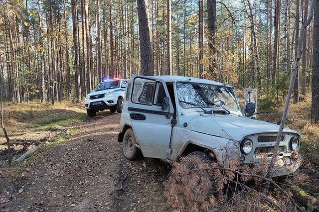 В Ивделе сотрудники ГИБДД задержали пьяного водителя, застрявшего в канаве