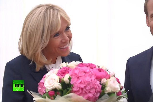 Брижит Макрон подала иск из-за слухов о ее трансгендерности