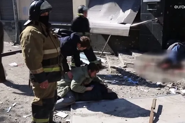 Газета Stampa проиллюстрировала «бомбежки» Киева фотографией погибших от «Точки-У» в Донецке