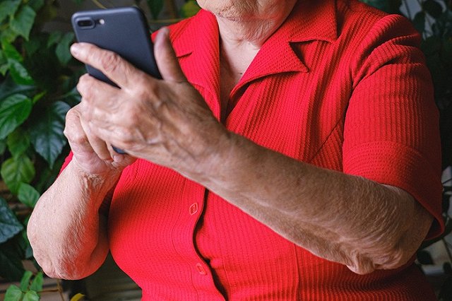 В Екатеринбурге 72-летняя пенсионерка попросила отправить её на СВО