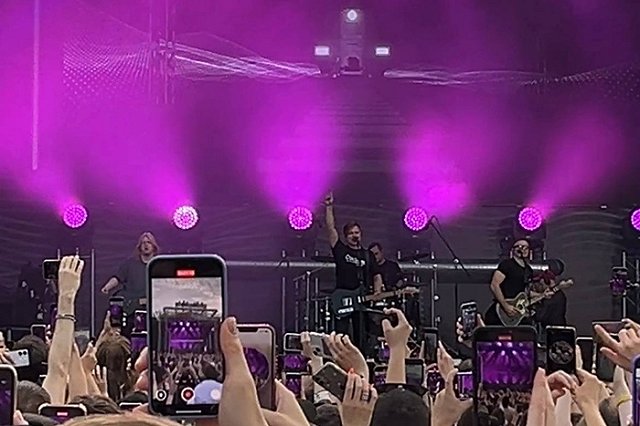 Модные артисты, собравшие на Плотинке десятки тысяч человек, назвали Екатеринбург столицей Сибири